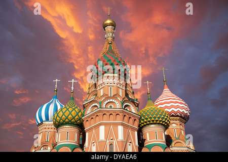 Una vista de la Catedral de San Basilio, Moscú, Rusia Foto de stock
