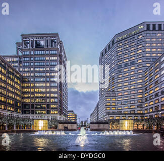 Canary Wharf en invierno al atardecer.