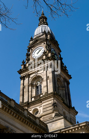 La torre del reloj del Ayuntamiento, Plaza Victoria, Bolton, Greater Manchester, Inglaterra, Reino Unido.