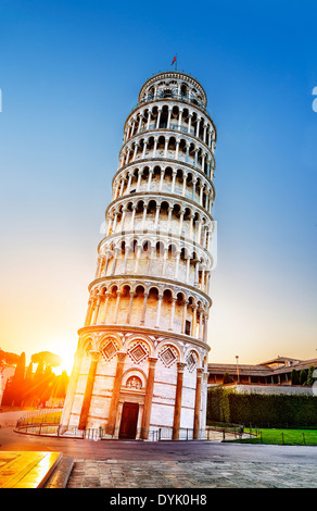 Pisa, lugar de milagros: la torre inclinada, la catedral y el baptisterio, Toscana, Italia Foto de stock