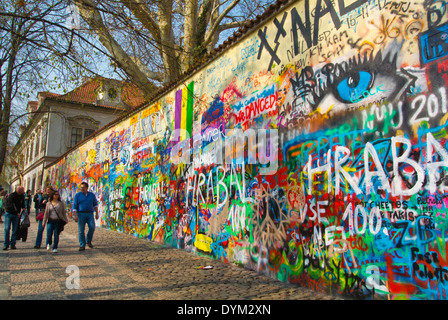 Muro de John Lennon, distrito de Mala Strana, Praga, República Checa, Europa