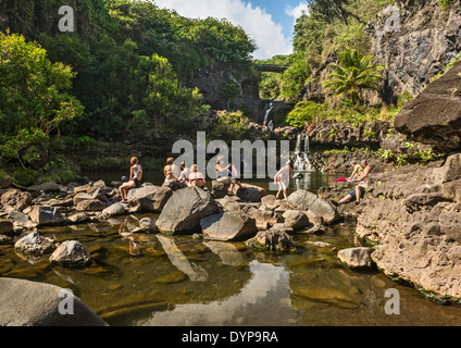 La bella escena de las siete piscinas sagradas de Maui. Foto de stock