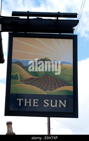 El Sol pub signo, Wootton, Northamptonshire, Inglaterra, Reino Unido. Foto de stock