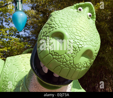 Rex, el dinosaurio de juguete en el área de Toy Story Play de los Estudios Walt Disney, Marne-la-Vallée, Francia Fotografía de stock - Alamy Rex, el dinosaurio de juguete en el área de Toy Story Play de los Estudios Walt Disney, Marne-la-Vallée, Francia Fotografía de stock - Alamy