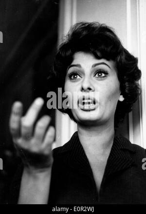 La actriz Sophia Loren en Londres a la película "La clave" Foto de stock