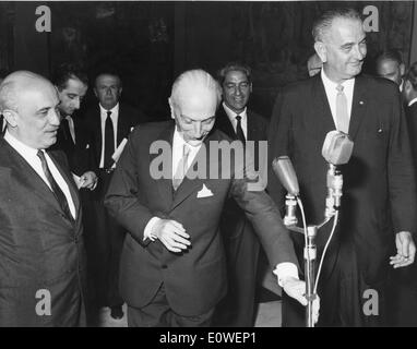 Agosto 05, 1962 - Roma, Italia - Lyndon Baines Johnson, 27 de agosto de 1908 - 22 de enero de 1973 referida a menudo como LBJ, fue la 36a. Foto de stock