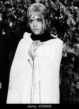 La actriz Jane Fonda en una escena de 'La Curee' Foto de stock