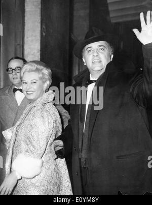 Director Federico Fellini con su esposa Giulietta