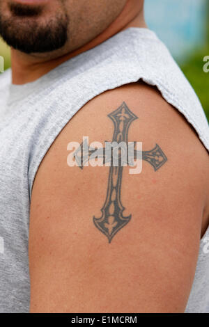 Tatuaje de Cruz Fotografía de stock - Alamy