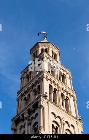 El exterior de la torre del campanario de la catedral de san Domnio en Split Croacia Foto de stock