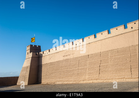 La muralla de la ciudad de Jiayuguan, Gansu de China Foto de stock