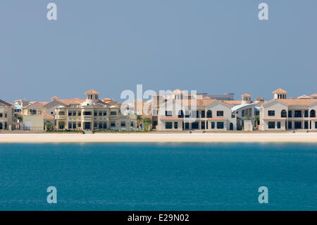 Casas en Jumeirah Palm Island en Dubai, Emiratos Árabes Unidos Fotografía  de stock - Alamy