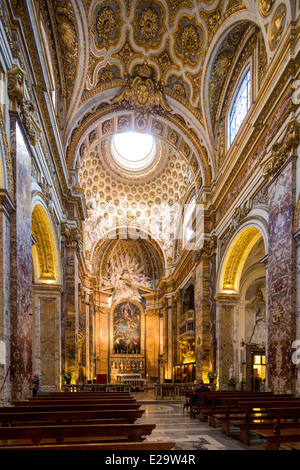 Interior de San Luigi dei Francesi iglesia, Roma, Italia