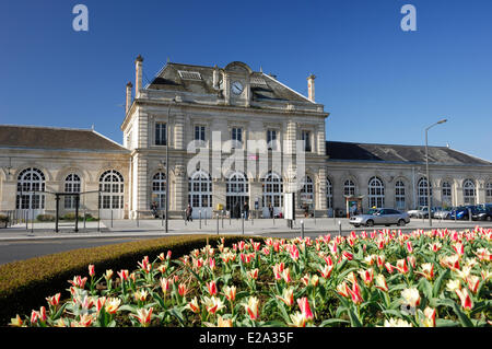 Francia, Ardenas, Sedán, Plaza de la estación de tren, la estación de trenes (SNCF) Foto de stock