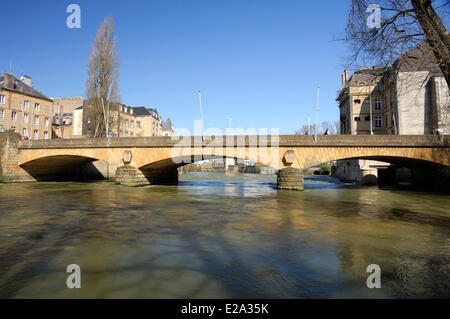 Francia, Ardenas, sedán, el puente del río Mosa, en el centro de Sedan Foto de stock