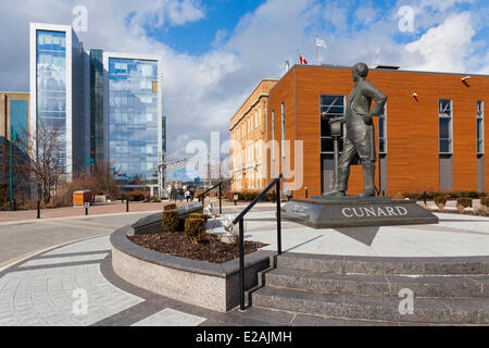 Canadá, Halifax, Nova Scotia, el puerto y la costanera, Samuel Cunard estatua Foto de stock