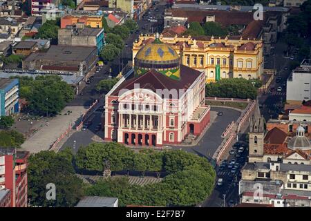 Brasil, en el estado de Amazonas, Manaus, Praca Sao Sebastiao, teatro Amazonas (vista aérea) Foto de stock