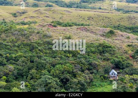 Panamá Coclé provincia Valle de Anton casa situada en el bosque Foto de stock
