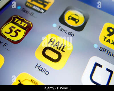 Detalle de la pantalla del iPhone con Hailo app para reservar taxis Foto de stock