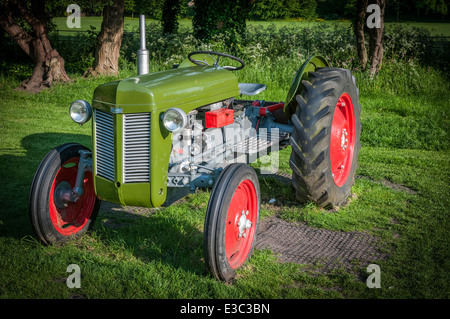 Vintage tractor Ferguson. Foto de stock