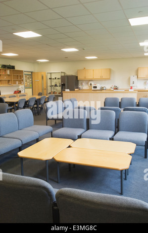 Personal de la sala (o Teacher's Lounge) en una moderna escuela secundaria, Escocia, Reino Unido. Foto de stock