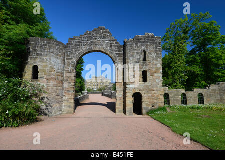Puerta antigua de piedra, parque de Culzean Castle, South Ayrshire, Escocia, Reino Unido Foto de stock