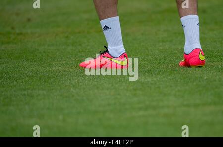 Munich, Alemania. 09a Julio 2014. Robert Lewandowski de la Bundesliga  alemana de fútbol FC Bayern Munich participa en una sesión de entrenamiento  en el área de formación en Saebener Strasse en Munich,