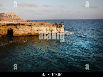Chipre, Ayia Napa - Julio 10:cuevas del mar en la zona de Ayia Napa en Chipre en julio 10,2014 Foto de stock