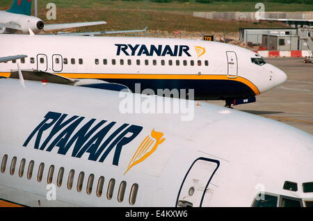 El aeropuerto de Stansted, Inglaterra. - Ryanair jet aviones de pasajeros en la plataforma. Foto:Jonathan EASTLAND/AJAX Foto de stock