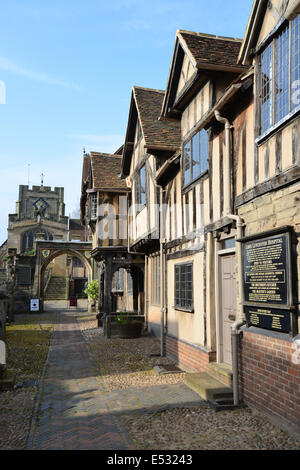 El Lord Leycester Hospital del siglo XVI, High Street, Warwick, Warwickshire, Inglaterra, Reino Unido Foto de stock
