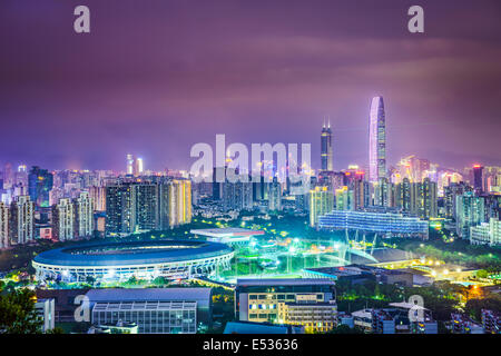 Shenzhen, China la ciudad al atardecer.