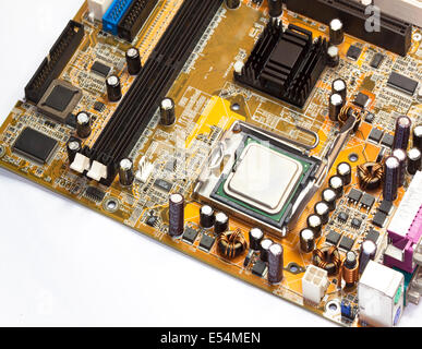 Placa base de PC con memoria RAM impresa la ranura del conector Foto de stock
