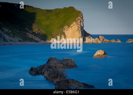 Man O' War Bay cerca de la puerta de Durdle, la Costa Jurásica, en Dorset, Inglaterra Man O' War Bay cerca de la puerta de Durdle, la Costa Jurásica, en Dorset, Inglaterra