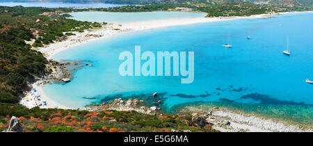 Vista aérea de Villasimius y playa de Porto Giunco, Cerdeña, Italia