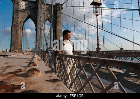 El Puente de Brooklyn, Nueva York, Estados Unidos de Norteamérica. Puente de Brooklyn . Construido entre 1870 y 1883 , y en Foto de stock