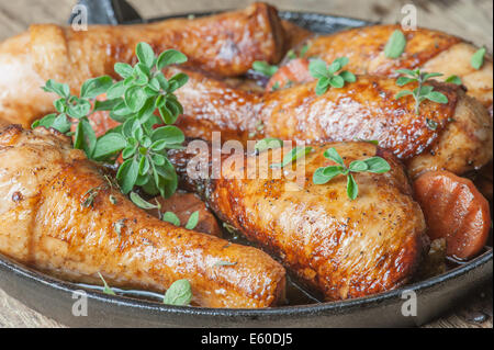 Piernas de pollo frito con corteza dorada