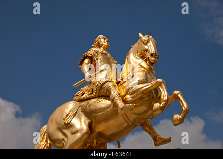 El Goldener Reiter o Golden Rider, un dorado estatua ecuestre de Augusto el Fuerte, en Dresde, Sajonia, Alemania, Europa Foto de stock