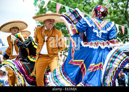 Bailarines mexicanos, el Cinco de Mayo Fiesta, Old Mesilla, Las Cruces, Nuevo México, EE.UU. Foto de stock