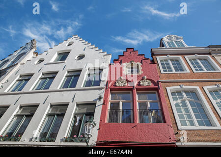 Brujas, Bélgica - Junio 13, 2014: la casa de la calle Breidelstraat normalmente. Foto de stock