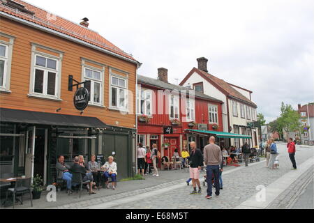 Cultura del café, Nedre Bakklandet, Trondheim, Sør-Trøndelag, Noruega, Escandinavia, Europa Foto de stock