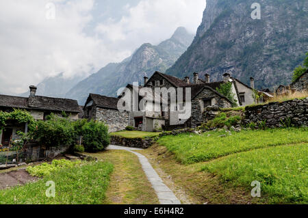 El pueblo de Roseto, Val Bavona, Tesino, Suiza Foto de stock