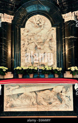 Altar sobre la tumba de san Bonifacio, imágenes en relieve por Johann Neudecker, Bonifacio, la Cripta de la Catedral de Fulda, Fulda, Hesse, Alemania
