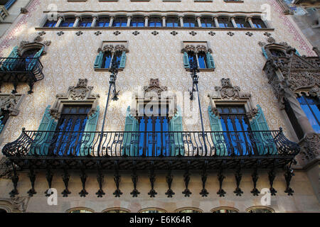 La Casa Amatller, La magnífica fachada con balcones y ventanas de estilo modernista, construido 1898-1900, Passeig de Gracia Foto de stock