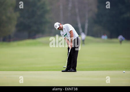 Felipe Aguilar (CHI) en acción durante la primera ronda de 71th italianos abierto celebrado en el Circolo Golf Torino.