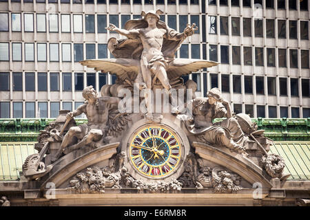 Reloj y Hércules, mercurio y Minerva esculturas, Grand Central Terminal, la estación de tren de la ciudad de Nueva York, Nueva York, EE.UU. Foto de stock