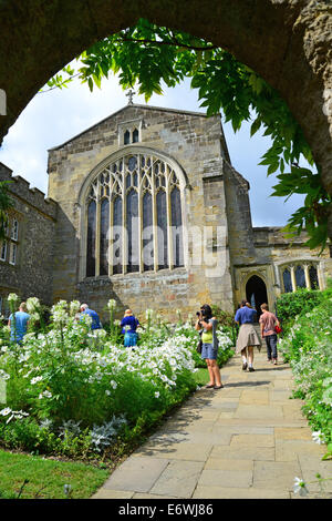 Jardín de la capilla Fitzalan, Arundel Castle, Arundel, West Sussex, Inglaterra, Reino Unido Foto de stock