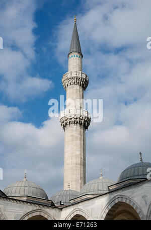 Minarete de la mezquita de Suleymaniye, Estambul, Turquía Foto de stock