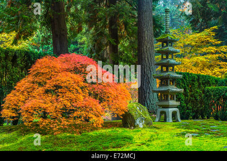 Jardines Japoneses en otoño en Portland, Oregon, USA.