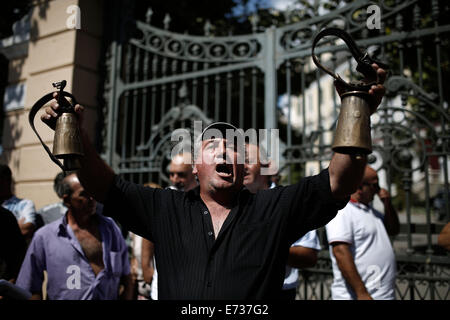 Salónica, Grecia. El 05 Sep, 2014. Los agricultores mitin frente al Ministerio de Macedoniatracia en Tesalónica, Grecia, el 5 de septiembre de 2014. Crédito: Konstantinos Tsakalidis/Alamy Live News Foto de stock
