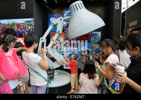 Enumerar Noroeste Intensivo Pixar lamp fotografías e imágenes de alta resolución - Alamy